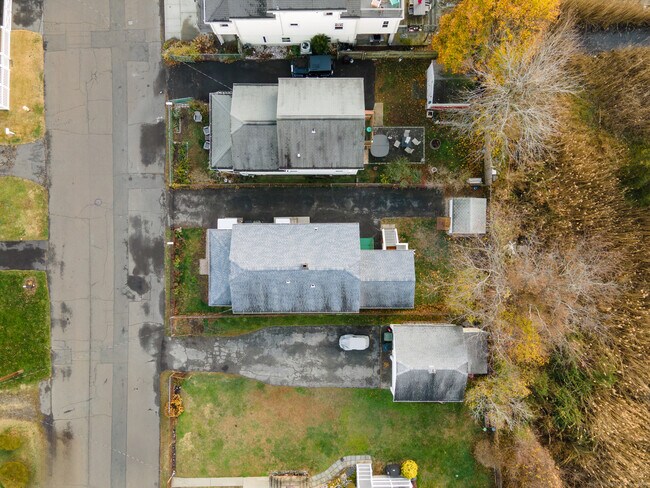 Building Photo - 46 Elaine Rd