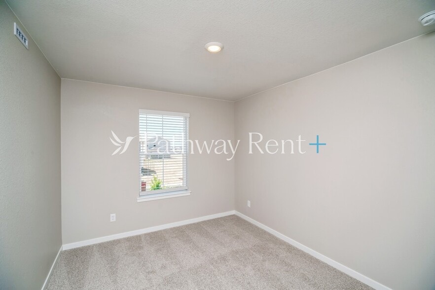 Building Photo - 9464 Yampa St