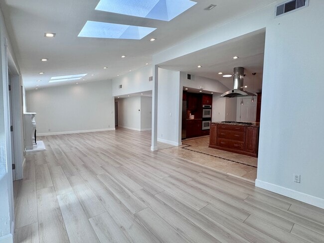 Building Photo - Beautifully remodeled 4 bedroom house in prime Woodland Hills Neighborhood