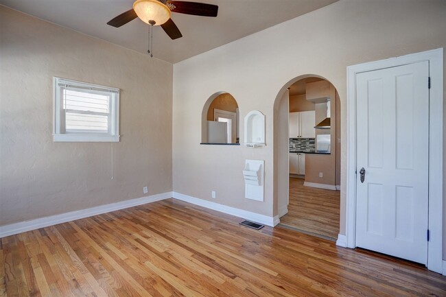 Building Photo - 125 N Alarcon St