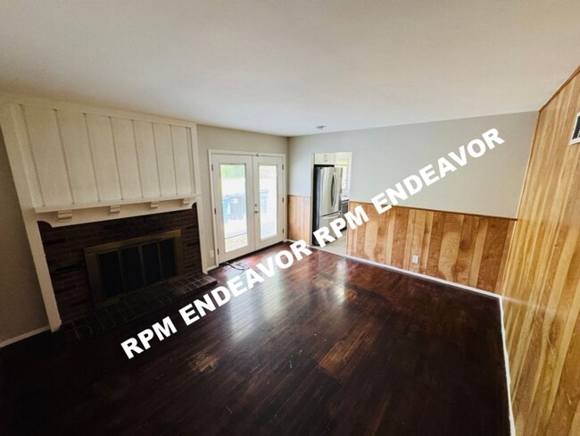 Building Photo - Spacious 4BD Home with Modern Upgrades & H...