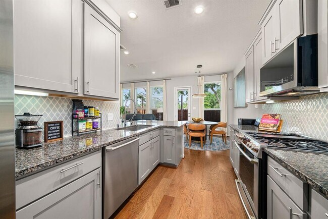 Building Photo - 5003 Lehman Oaks Dr