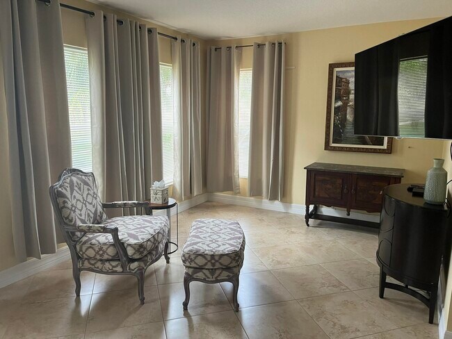 Building Photo - 8400 Heritage Club Dr
