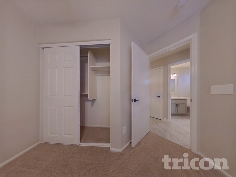 Building Photo - 16049 W Moreland St