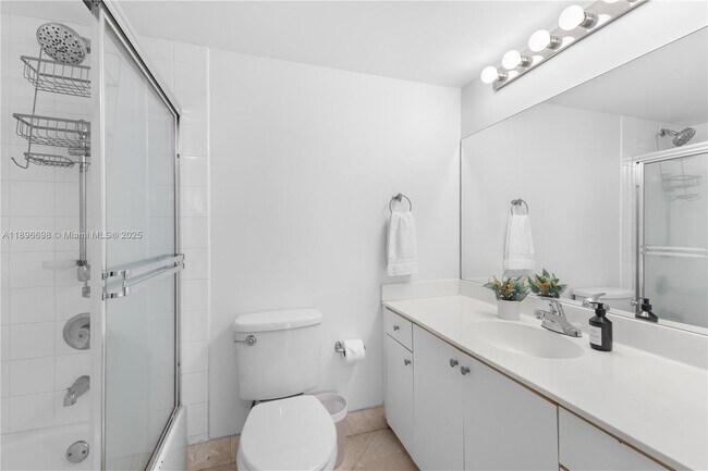 Building Photo - 1621 Bay Rd