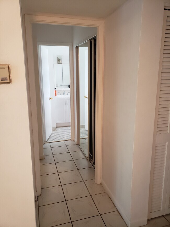 hall - 300 NE 14th Ave