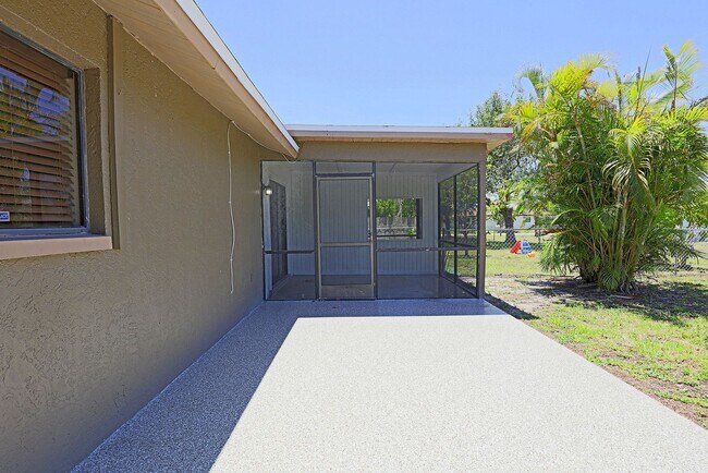 Building Photo - Duplex Cape Coral 3818