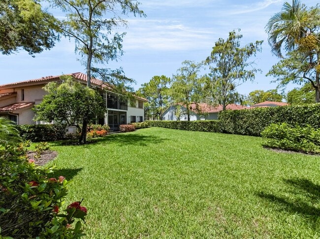 Building Photo - ** COACH HOMES @ BERKSHIRE LAKES ** 2 BED / 2 BATH - 1ST FLOOR CONDO - GARAGE - ANNUAL RENTAL