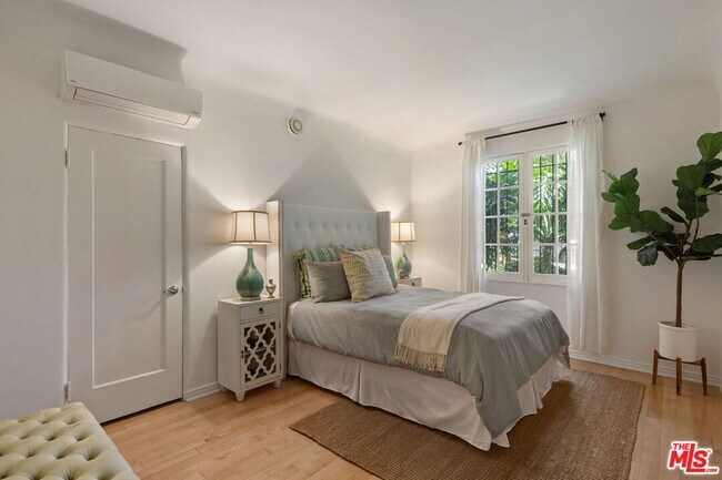 Building Photo - 1345 Hayworth Ave