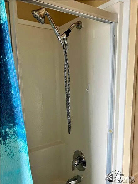 Refreshing full-sized shower and bath. - 11489 S Clara Anita Dr