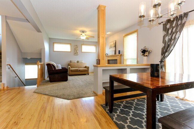 Building Photo - 1715 Fox Run
