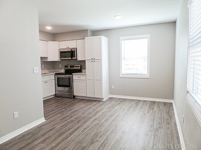 Building Photo - 723 S Berthe Ave