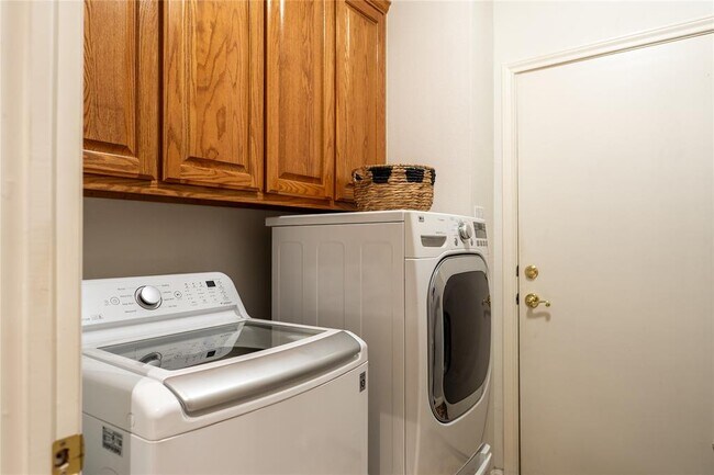 Building Photo - 9417 Jenaro Ct