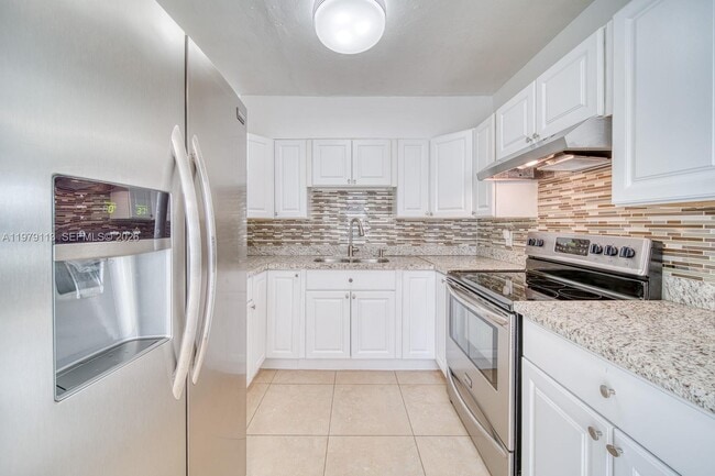 Building Photo - 3930 SW 68th Ave