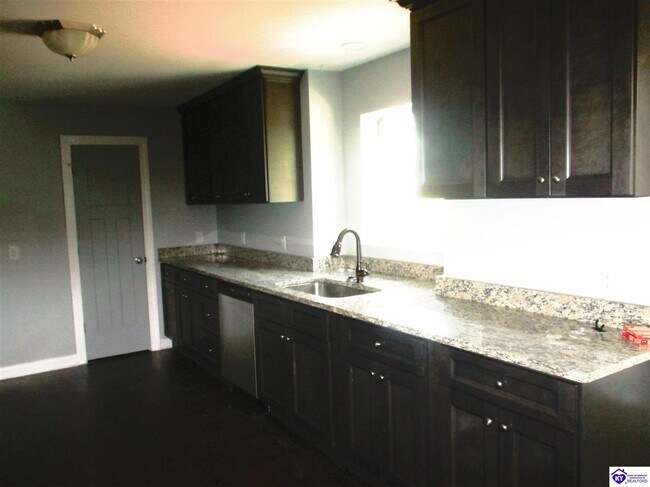 Building Photo - 130 Diamond Ct