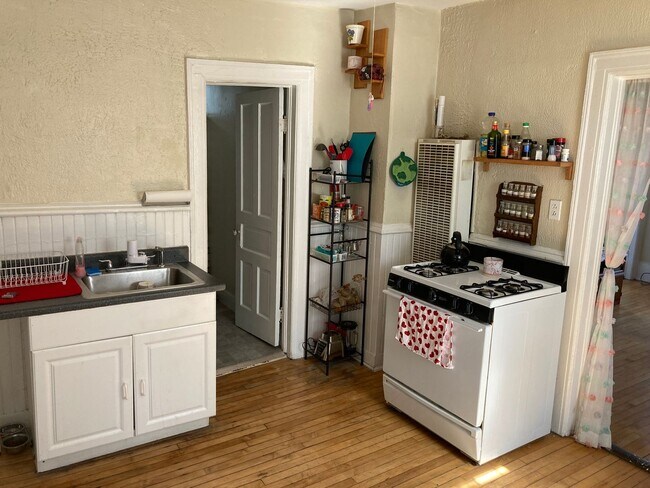 Building Photo - 2951-51A N Fratney St