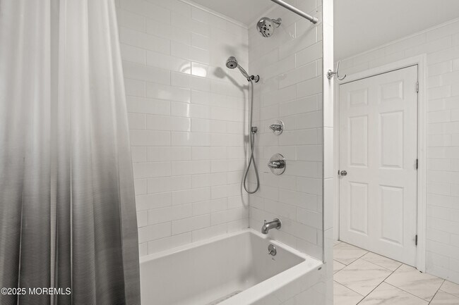 Building Photo - 72 Whalepond Rd