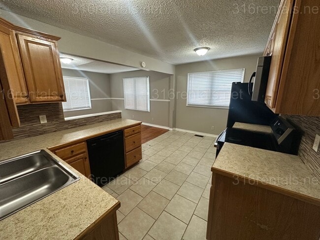 Building Photo - $1150- 3 bed 1 bath - Single Family Home