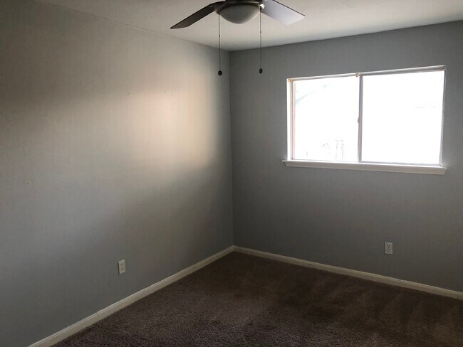 Building Photo - 10915 Gatlinburg Dr