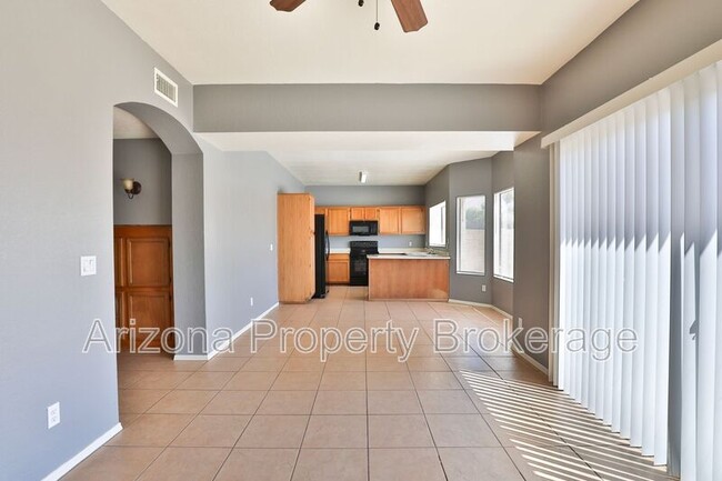 Building Photo - 1653 E Cindy St