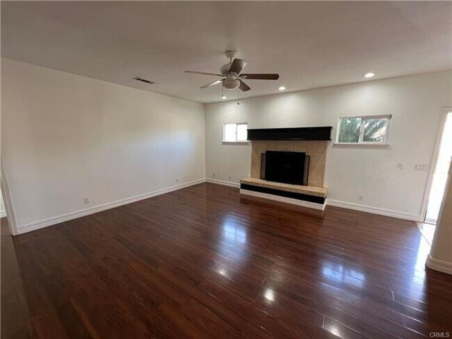 Building Photo - Charming Canyon Lake Home