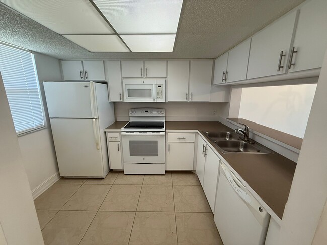 Primary Photo - 5200 NW 31st Ave