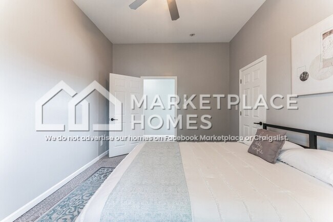 Building Photo - 1917 N College Ave