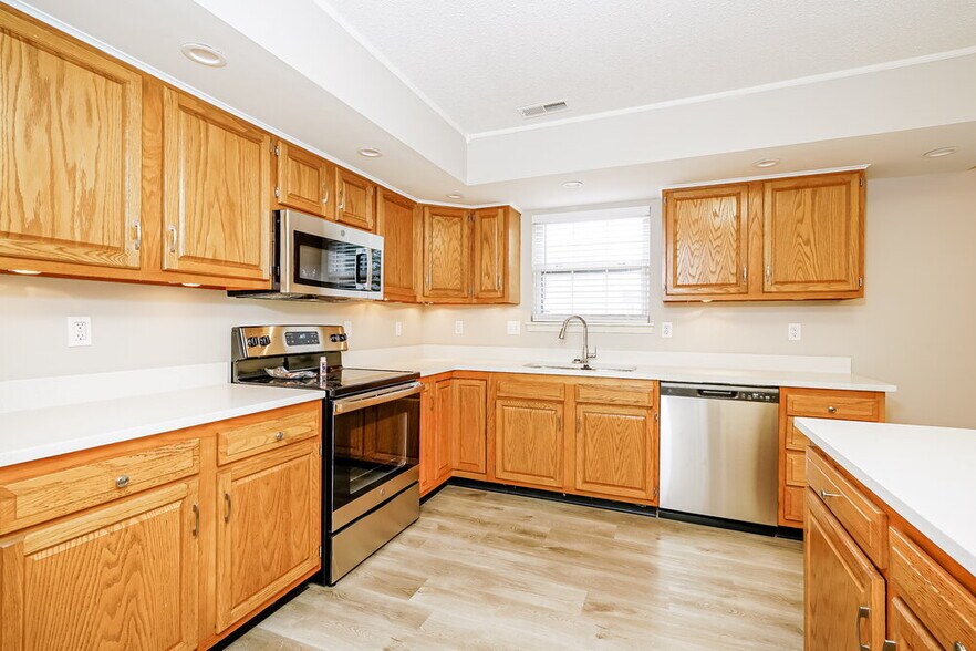 Building Photo - 9005 Lighthorse Dr