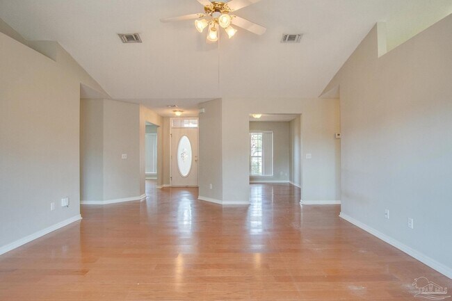 Building Photo - 5029 Lantana Dr