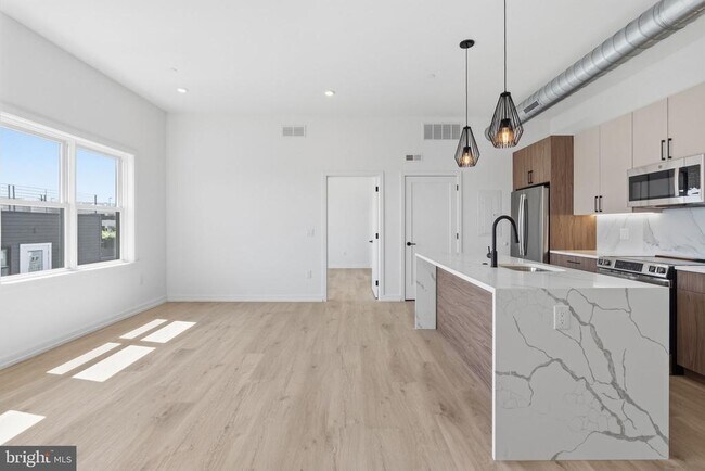 Building Photo - 209 New St