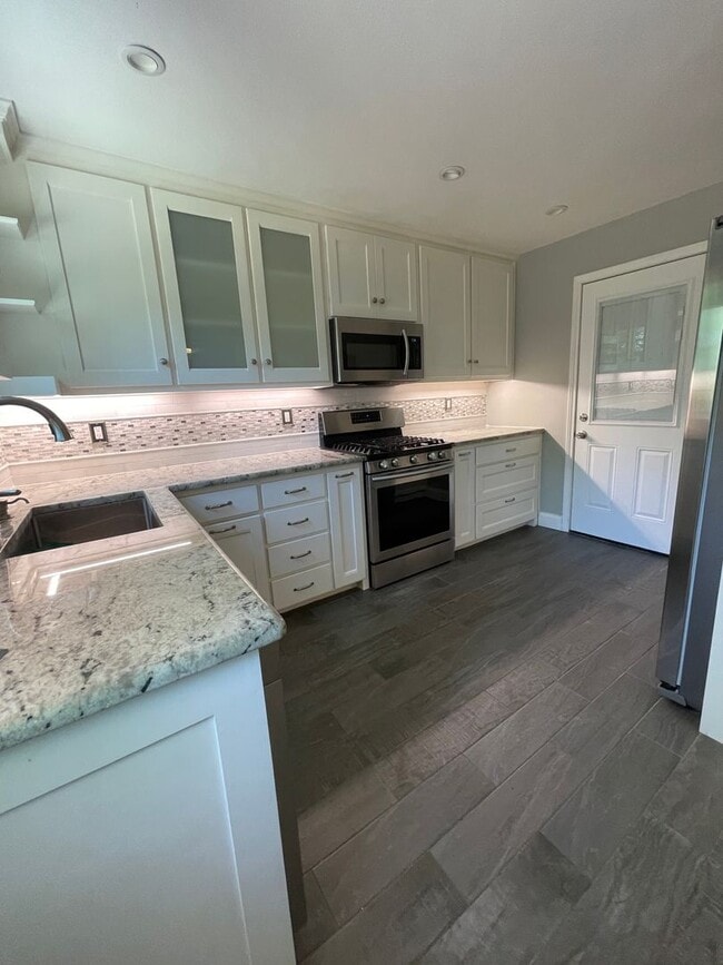 Primary Photo - Beautifully updated 1948 Cottage with easy...