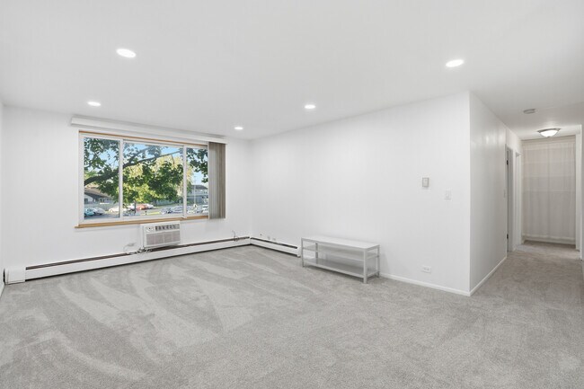 Building Photo - 1375 Rebecca Dr