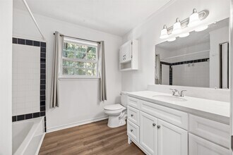 Building Photo - 12 Dewthread Ct