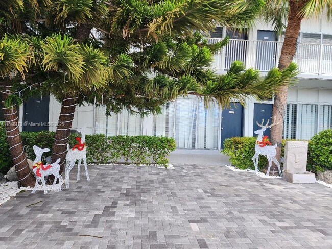 Building Photo - 2101 Normandy Dr