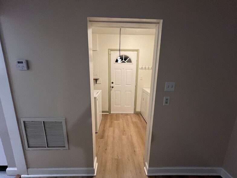 Building Photo - 2540 Elyria Ave