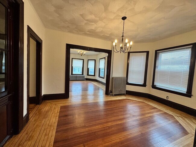 Building Photo - 341 Belmont St