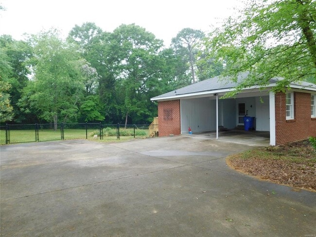 Building Photo - 127 N Wildwood Dr