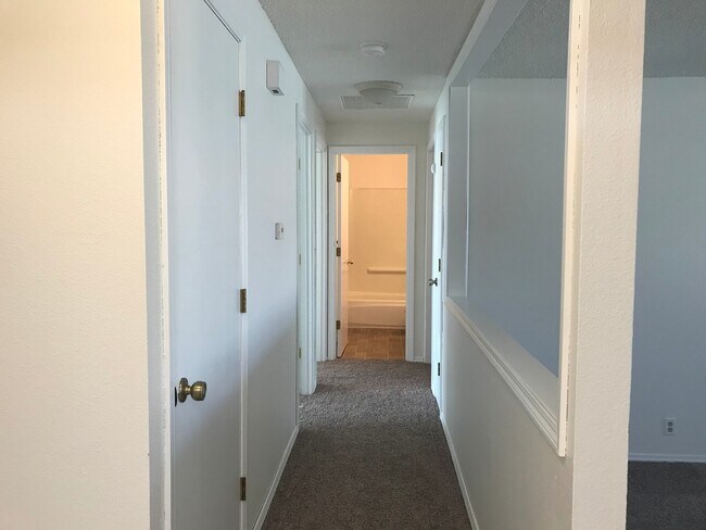 Building Photo - Adorable 3 Bed 2 Bath Ranch Style Home on ...