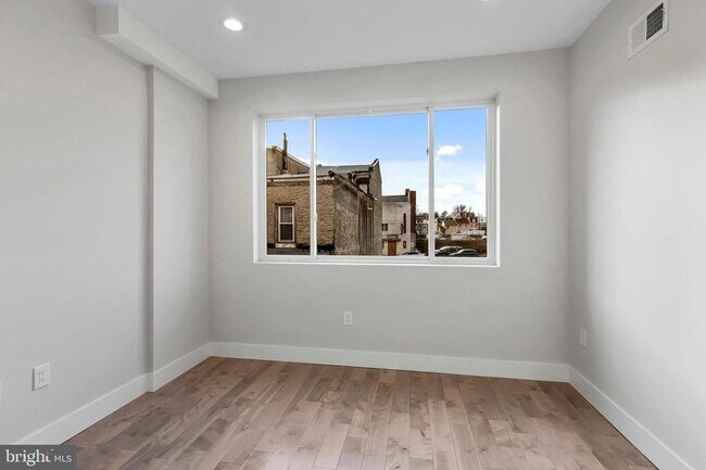 Building Photo - 2154 N Fairhill St