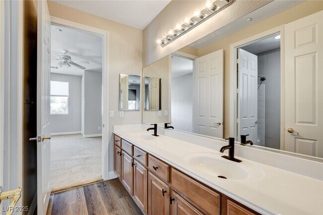 Building Photo - 2411 Winter Cliffs St
