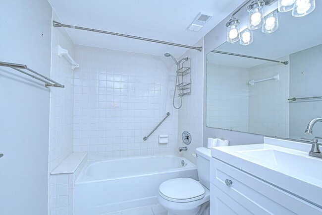 Building Photo - 3161 Lake Pine Way S