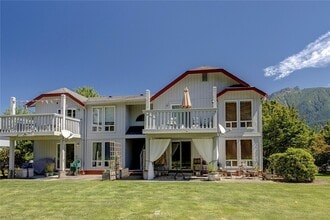 Building Photo - Burns 441 4 plex - North Bend