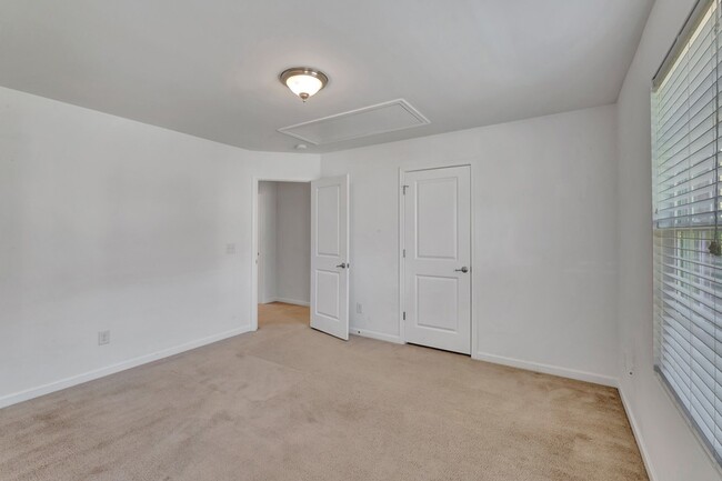 Building Photo - 2576 Jordan Ridge Dr