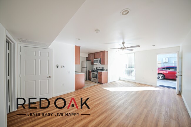 Building Photo - Spacious, Remodeled, One Bedroom with Stai...