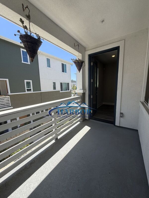Building Photo - 1492 W Sunrise Ln
