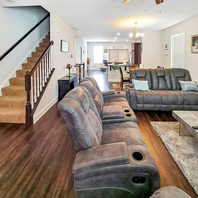 Building Photo - Gorgeous 3-Level End Unit Townhome, 3 Bedr...