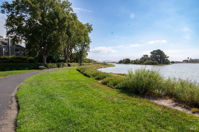 Building Photo - 23 Baypoint Dr