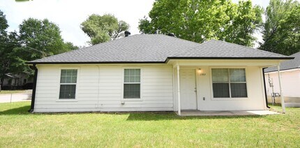 Building Photo - Move-In Ready, Beautifully Updated 3BR/2BA Home, HUD Accepted