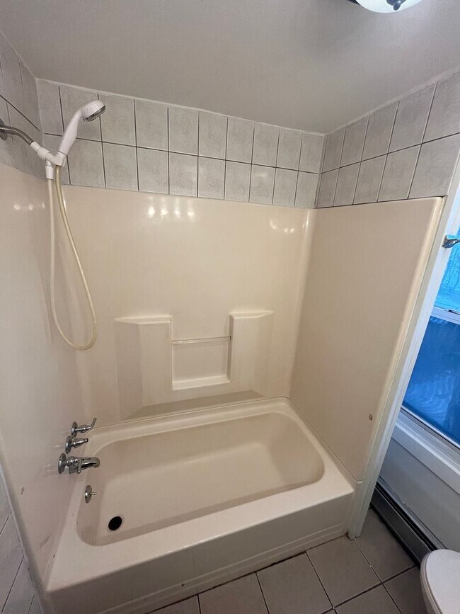 Building Photo - 3-Bed Home w/ Driveway & Enclosed Porches – Convenient Rochester Location