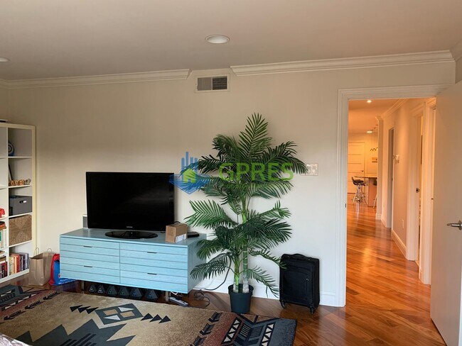 Building Photo - 5425 5th Avenue